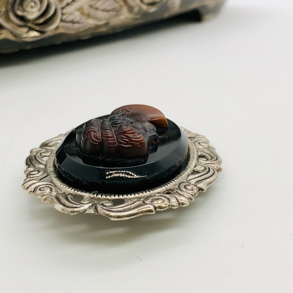 Vintage Ornate Left Facing Cameo Brooch - Picture 6 of 8